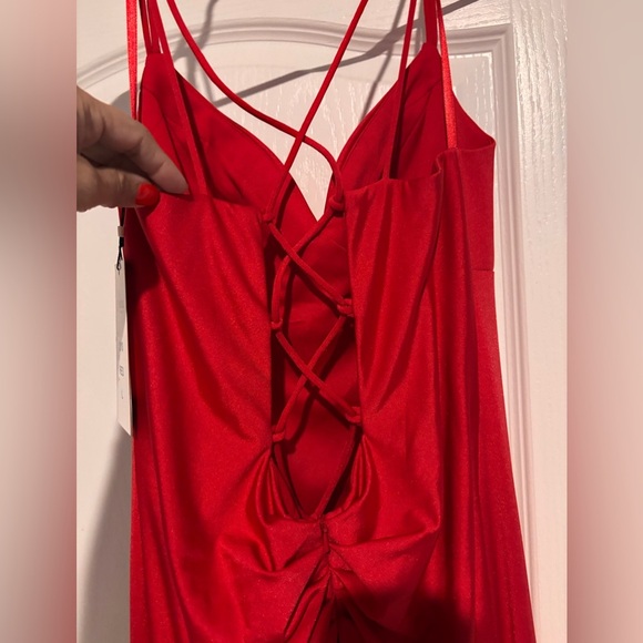 Elegant Red Evening Gown - Picture 3 of 8
